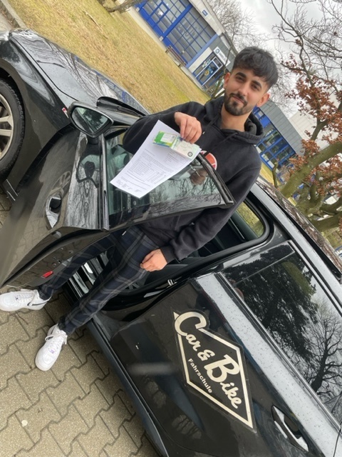 Glücklicher Absolvent 2