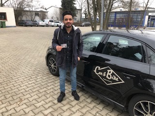 Glücklicher Führerschein-Absolvent 15