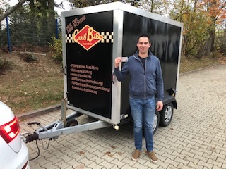 Glücklicher Führerschein-Absolvent 38