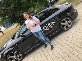 Glücklicher Führerschein-Absolvent 59