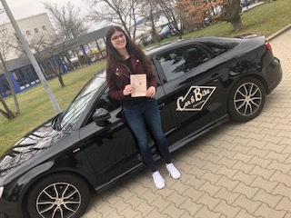 Glücklicher Führerschein-Absolvent 94