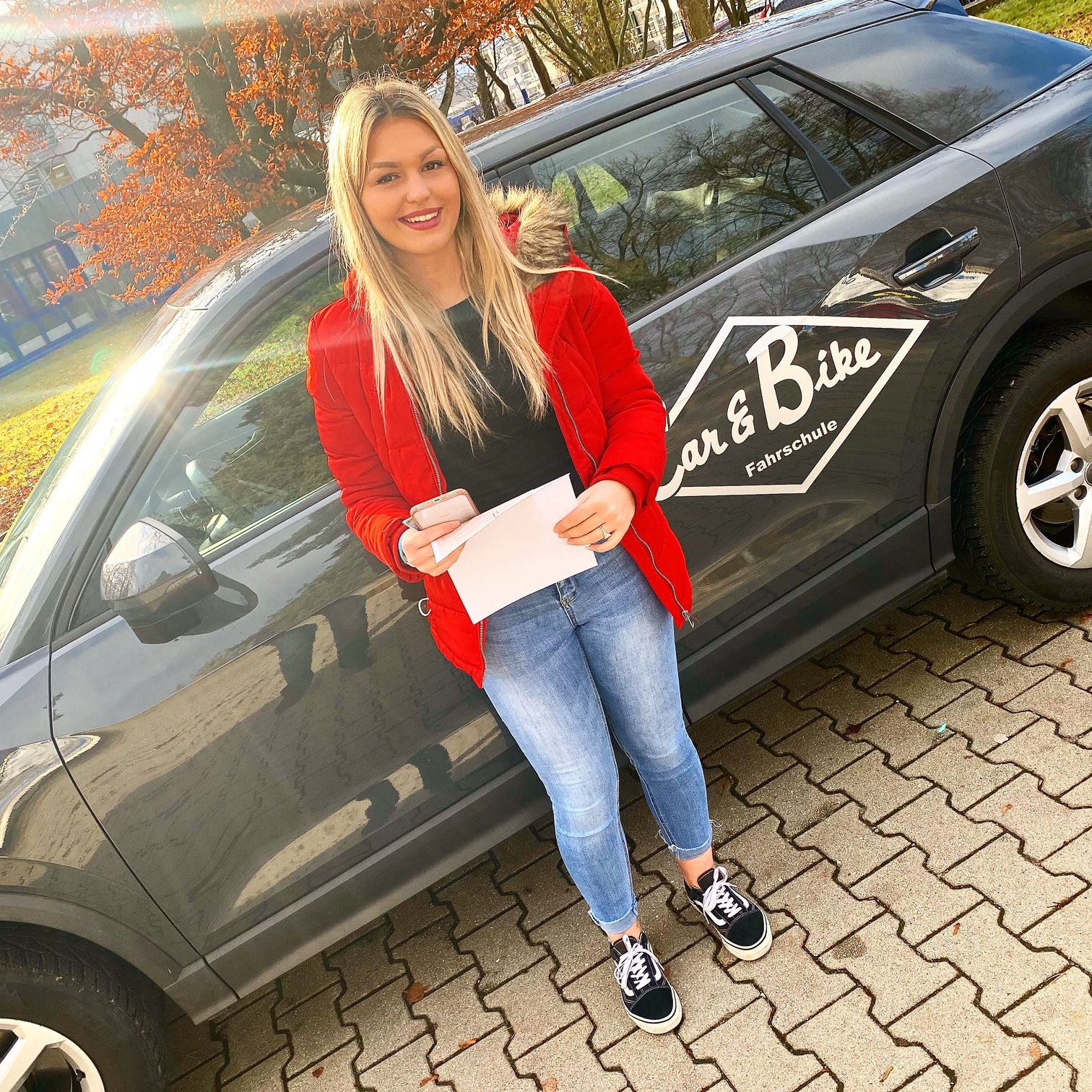 Glücklicher Führerschein-Absolvent 135