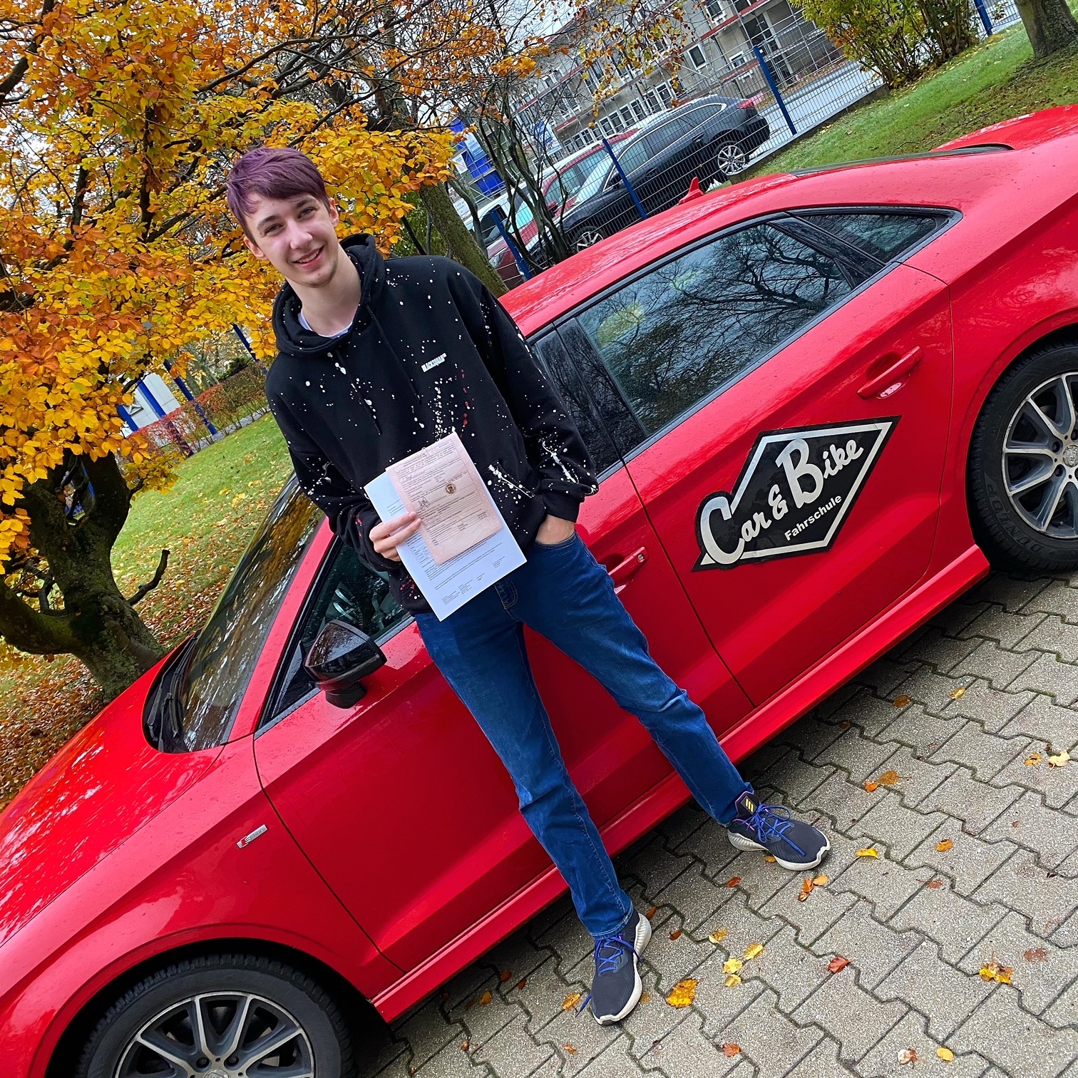 Glücklicher Führerschein-Absolvent 137